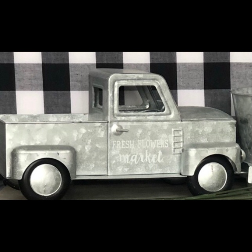 METAL FARM TRUCK